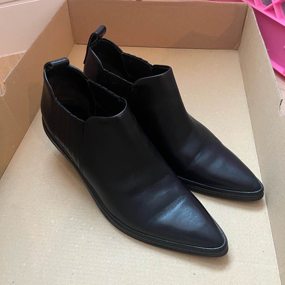 Via Spiga Black Ankle Boots Sleek Design
